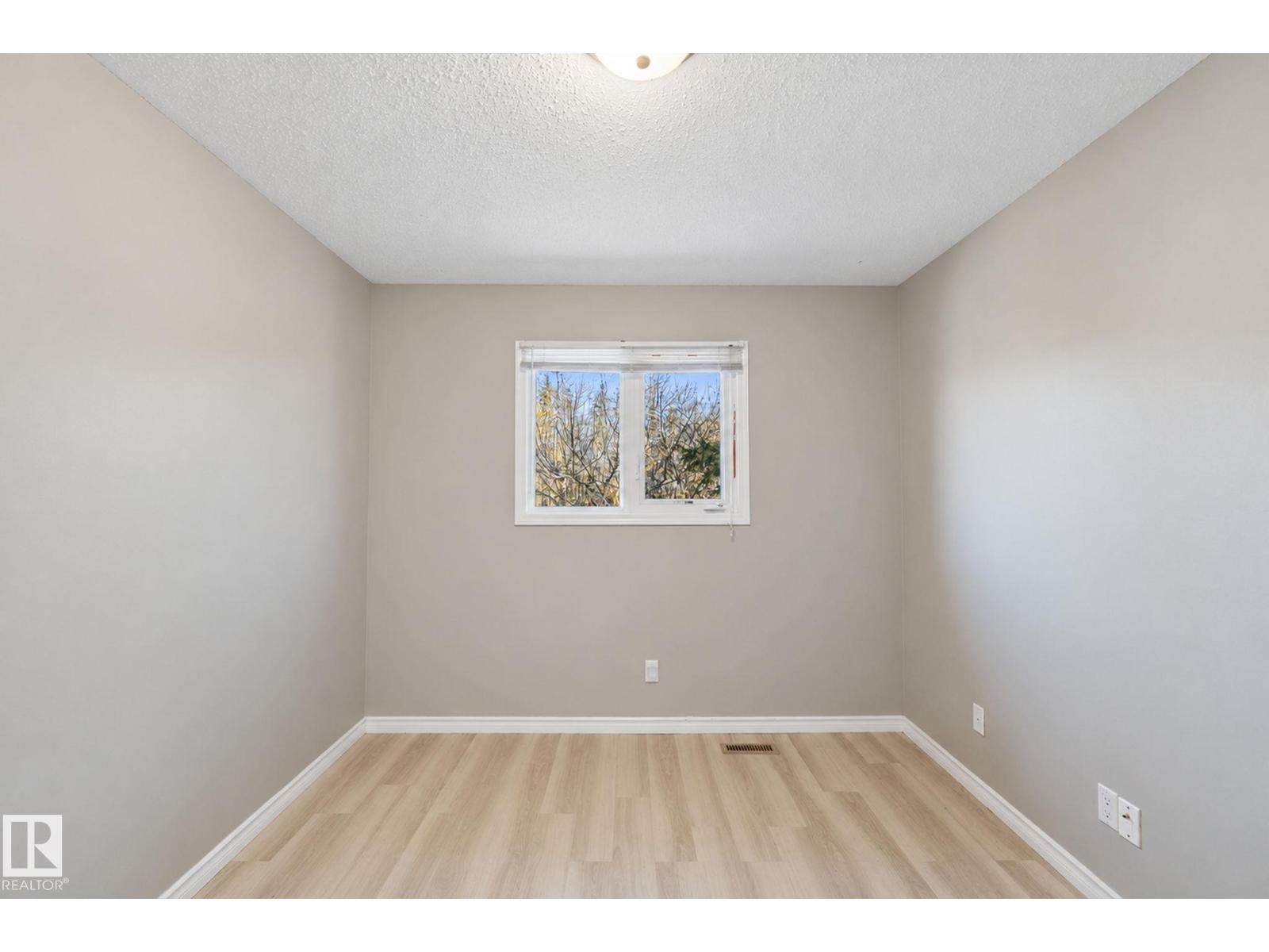 304 Spruce GL, City Centre — photo 28 of 30: Property photo