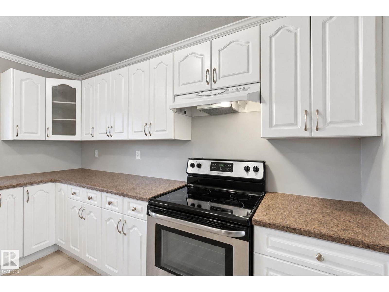 304 Spruce GL, City Centre — photo 10 of 30: Property photo