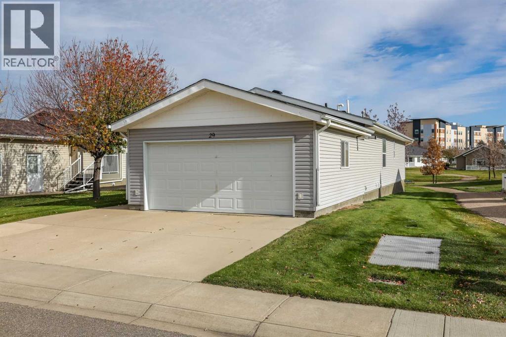 29 Chartwell Place SE, Medicine Hat — photo 2