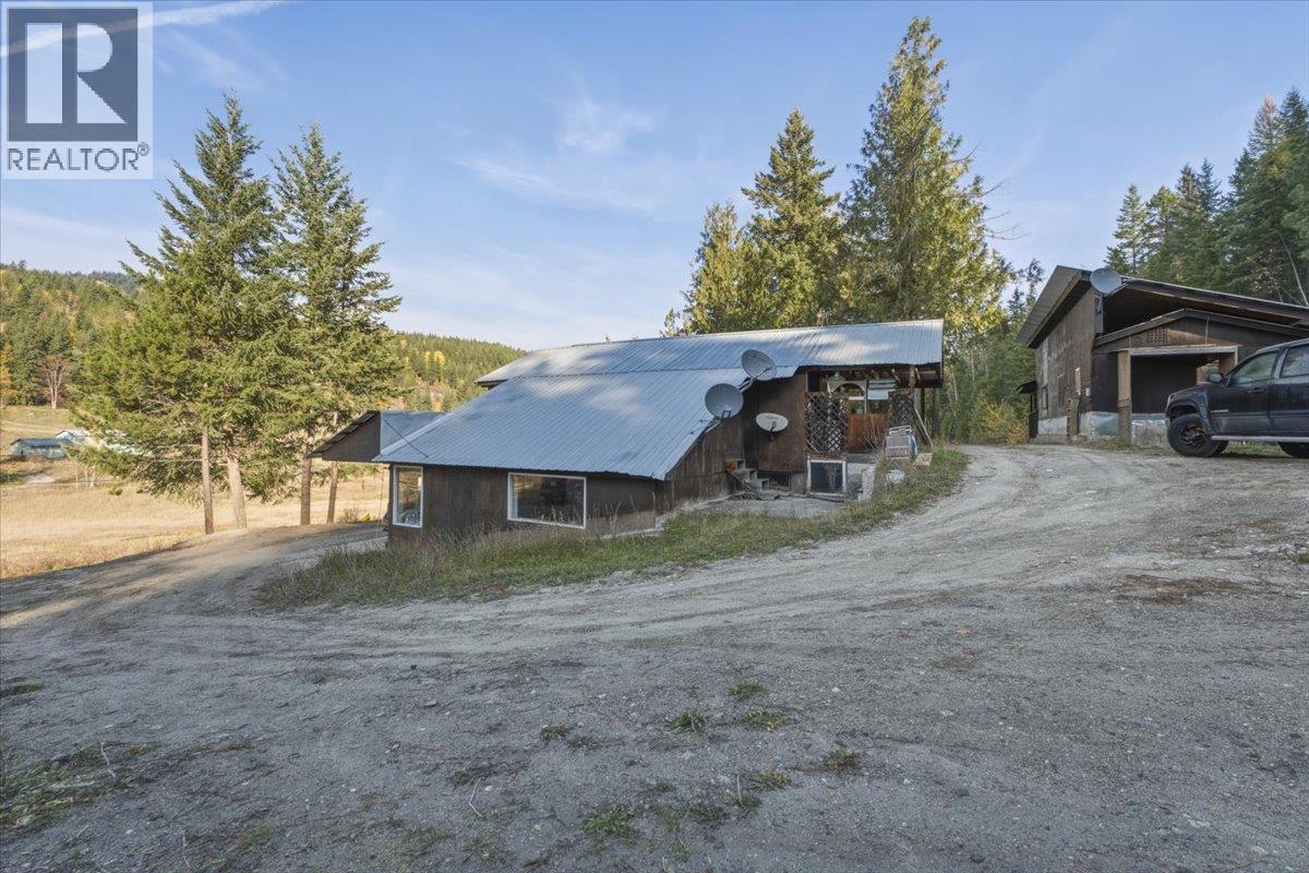 1880 Highway 6, Lumby - Image 1