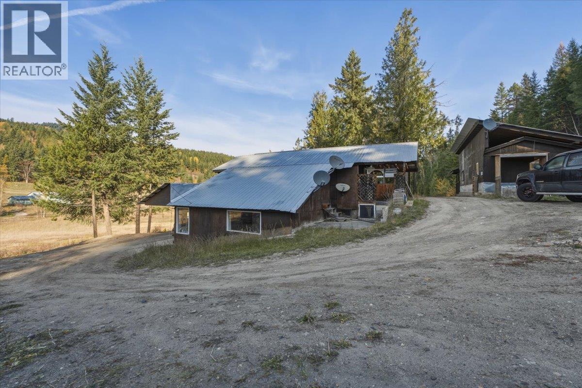 1880 Highway 6, Lumby - Image 1