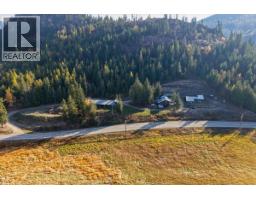 Living room - 1880 Highway 6, Lumby, BC V0E2G1 Photo 6