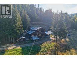 Full bathroom - 1880 Highway 6, Lumby, BC V0E2G1 Photo 7