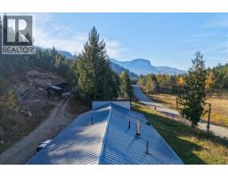 Kitchen - 1880 Highway 6, Lumby, BC V0E2G1 Photo 8
