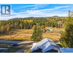 Primary Bedroom - 1880 Highway 6, Lumby, BC V0E2G1 Photo 9