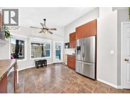 Living room - 11 Shawbrooke Circle Sw, Calgary, AB T2Y2Y4 Photo 10