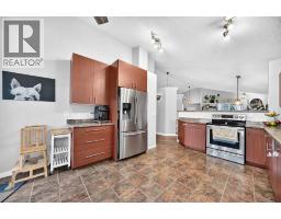 Eat in kitchen - 11 Shawbrooke Circle Sw, Calgary, AB T2Y2Y4 Photo 9