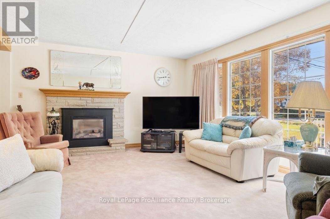 21851 Loyalist Parkway, Quinte West, ON photo 23
