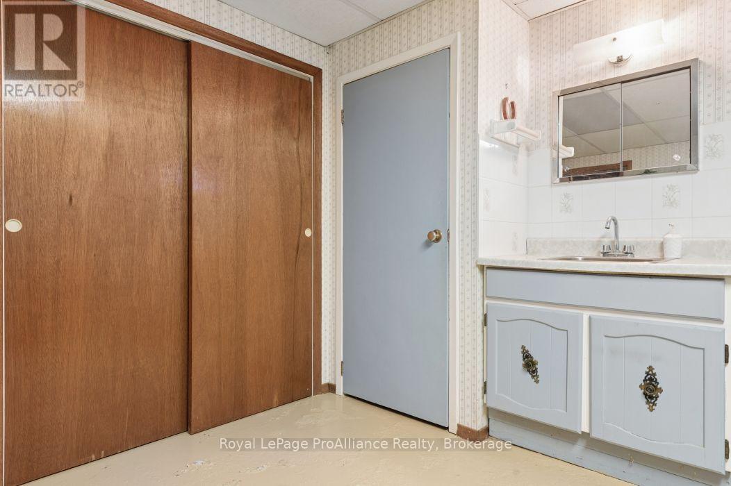 21851 Loyalist Parkway, Quinte West, ON photo 37