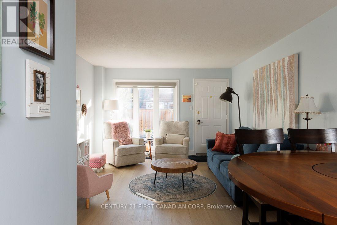 1104 Southdale Unit 13 photo 2