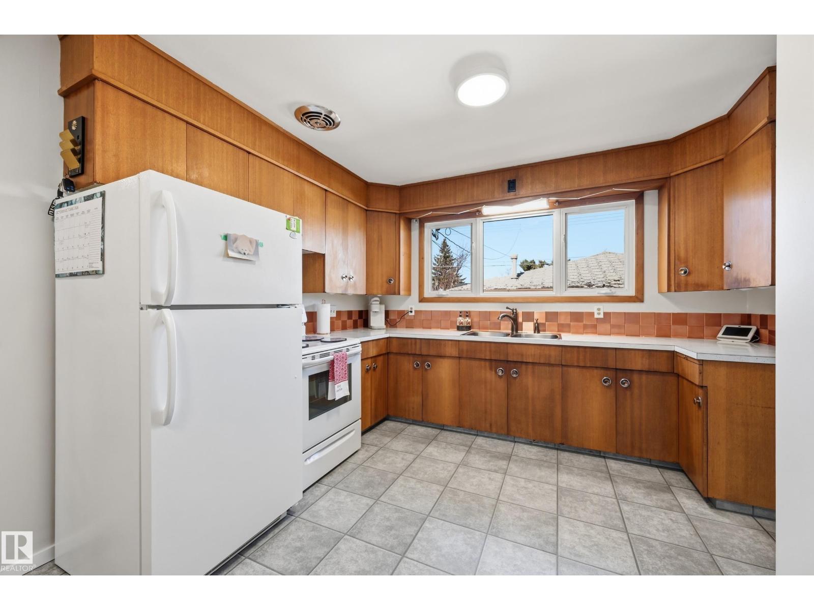 6604 93 AV NW, Edmonton — photo 3
