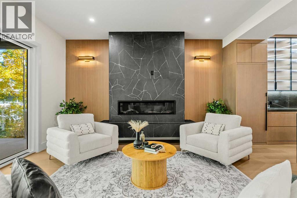 3642 85 Street SW photo 3