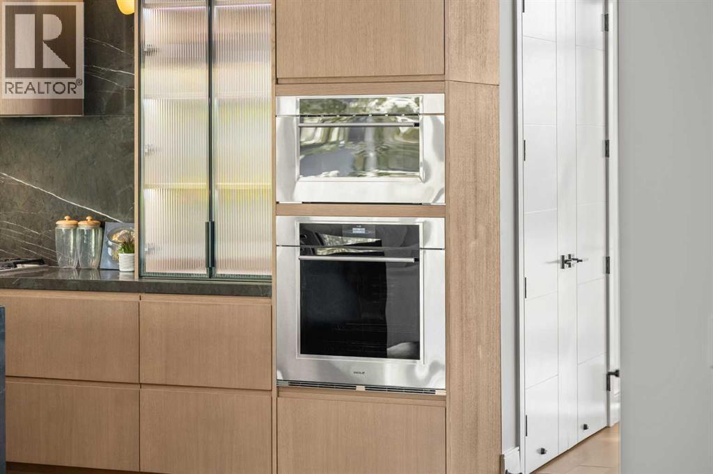 3642 85 Street SW photo 10