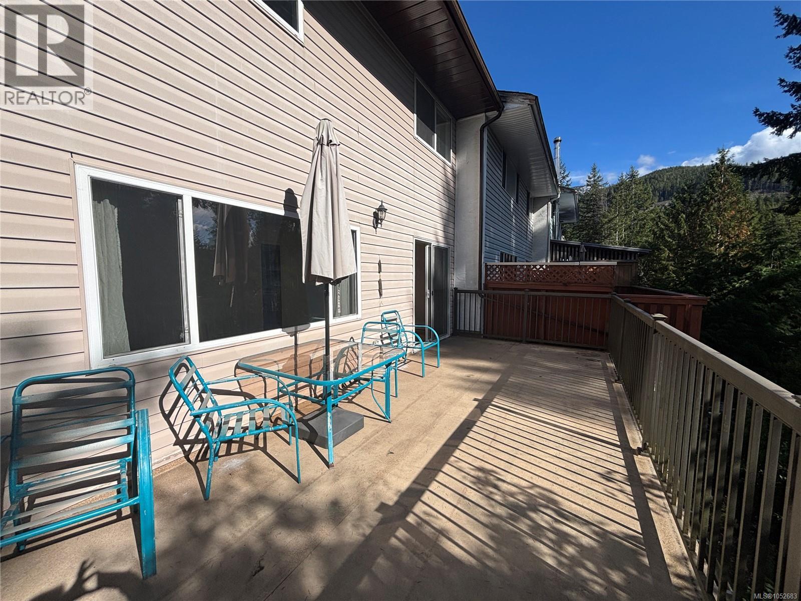 382 Chamiss Cres, Gold River - Image 1
