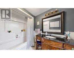 Kitchen - 29 Winchester Street, Toronto, ON M4X1A6 Photo 11