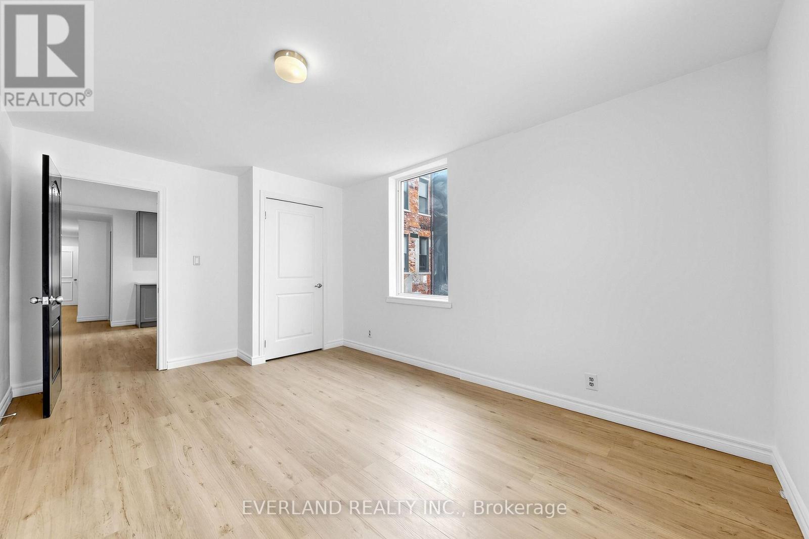 B- 20 King Street East, Oshawa, ON photo 4