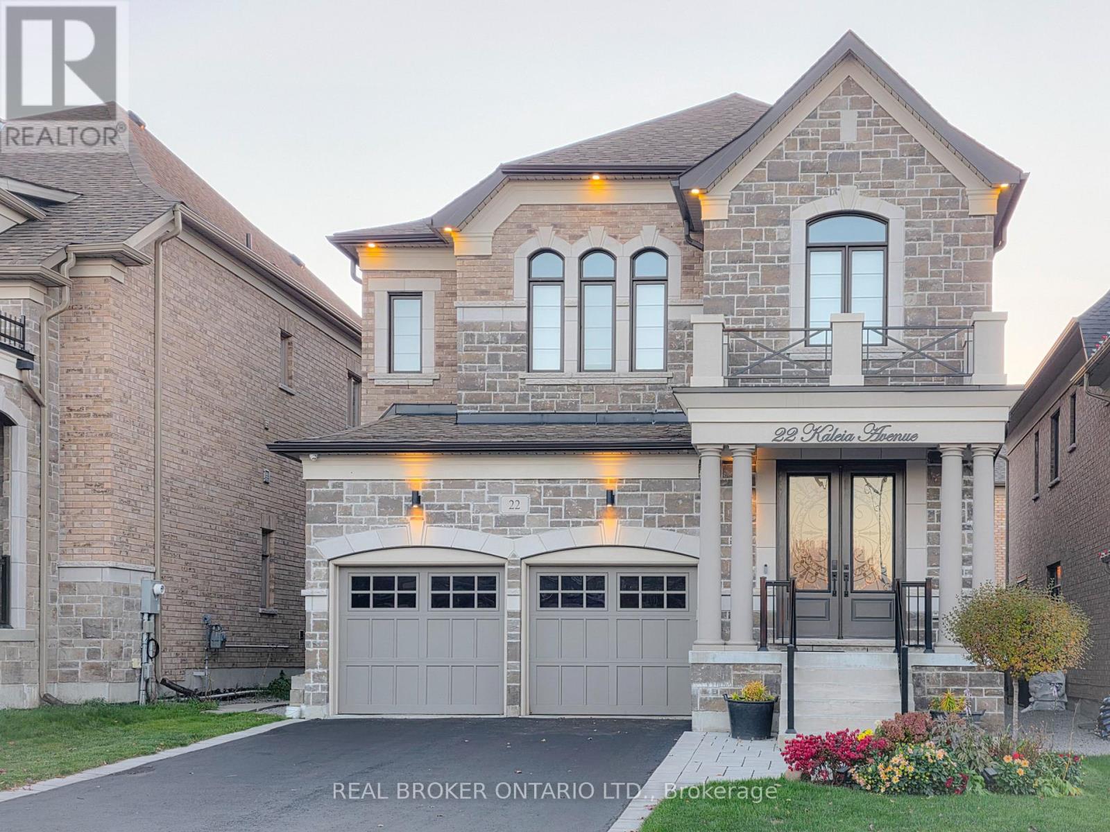 22 Kaleia Avenue, Aurora, ON photo 2