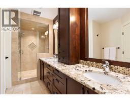 4pc Bathroom - 2134 3 Avenue Nw, Calgary, AB T2N0K4 Photo 14