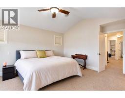 2pc Bathroom - 2134 3 Avenue Nw, Calgary, AB T2N0K4 Photo 12