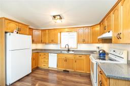 22 Aspen Estates Road, Steinbach, MB R5G0L9 Photo 7