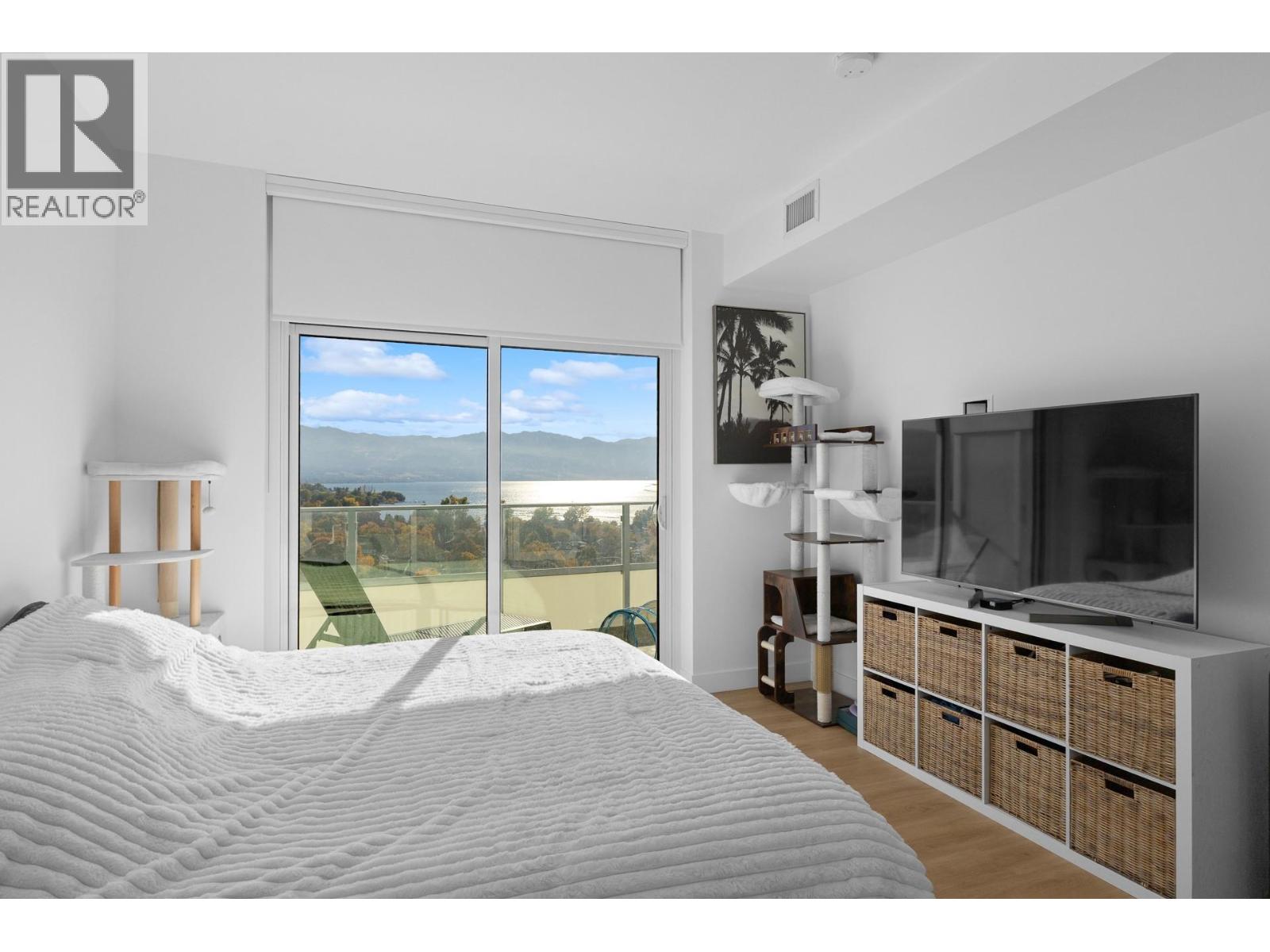 #1407 238 Leon Avenue - 19