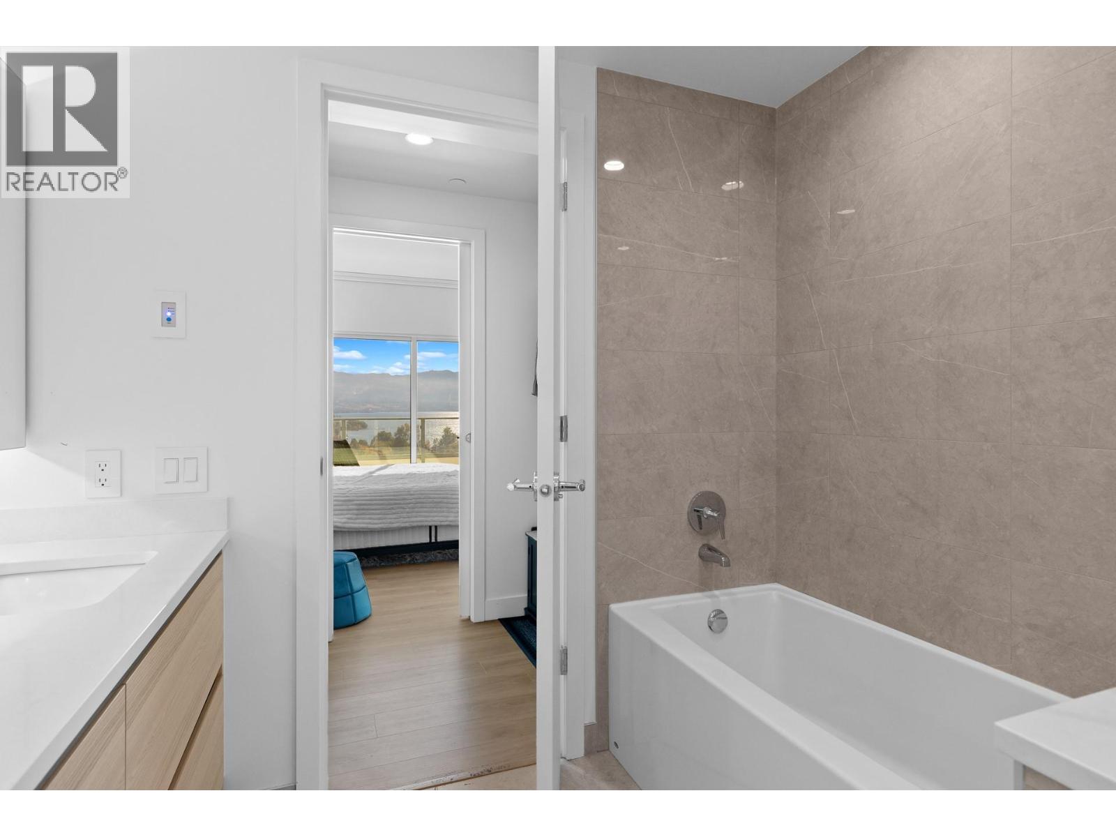 1407 238 Leon Avenue, Kelowna