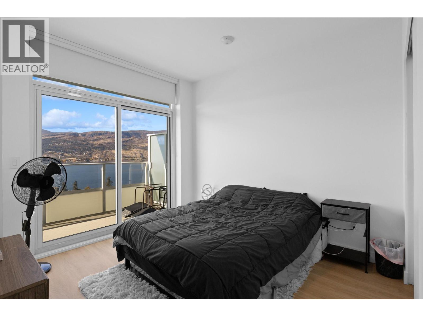 #1407 238 Leon Avenue - 24