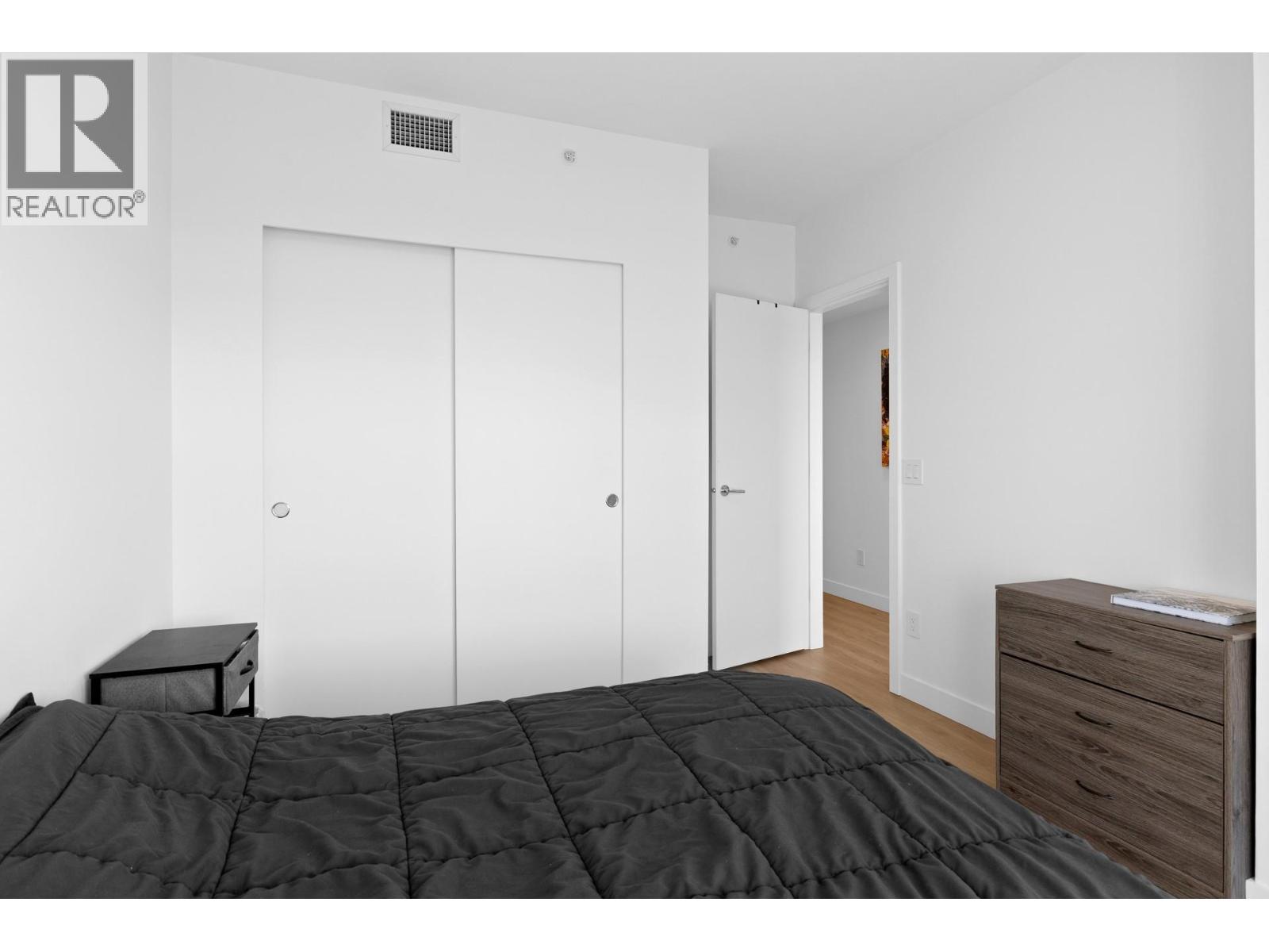 #1407 238 Leon Avenue - 25