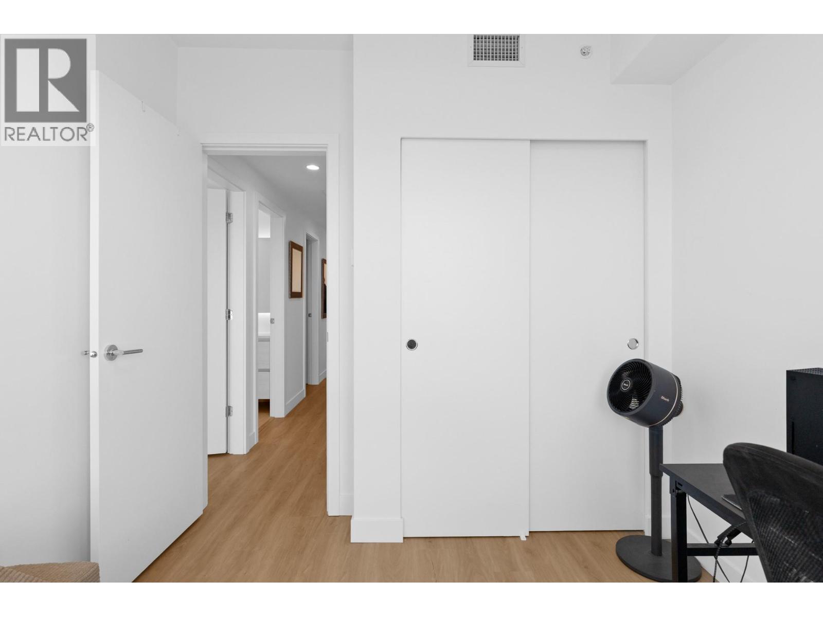 #1407 238 Leon Avenue - 27