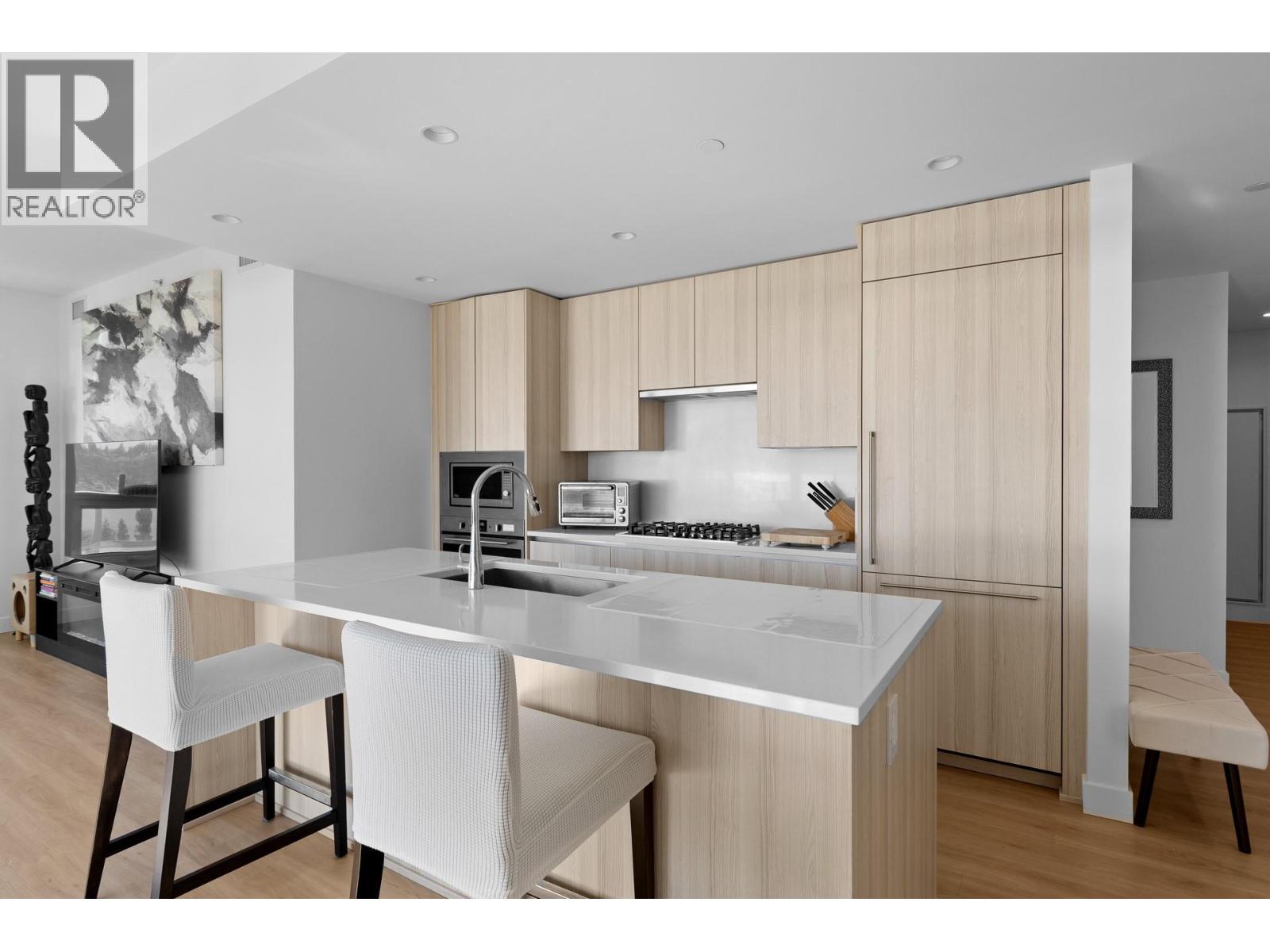 #1407 238 Leon Avenue - 3