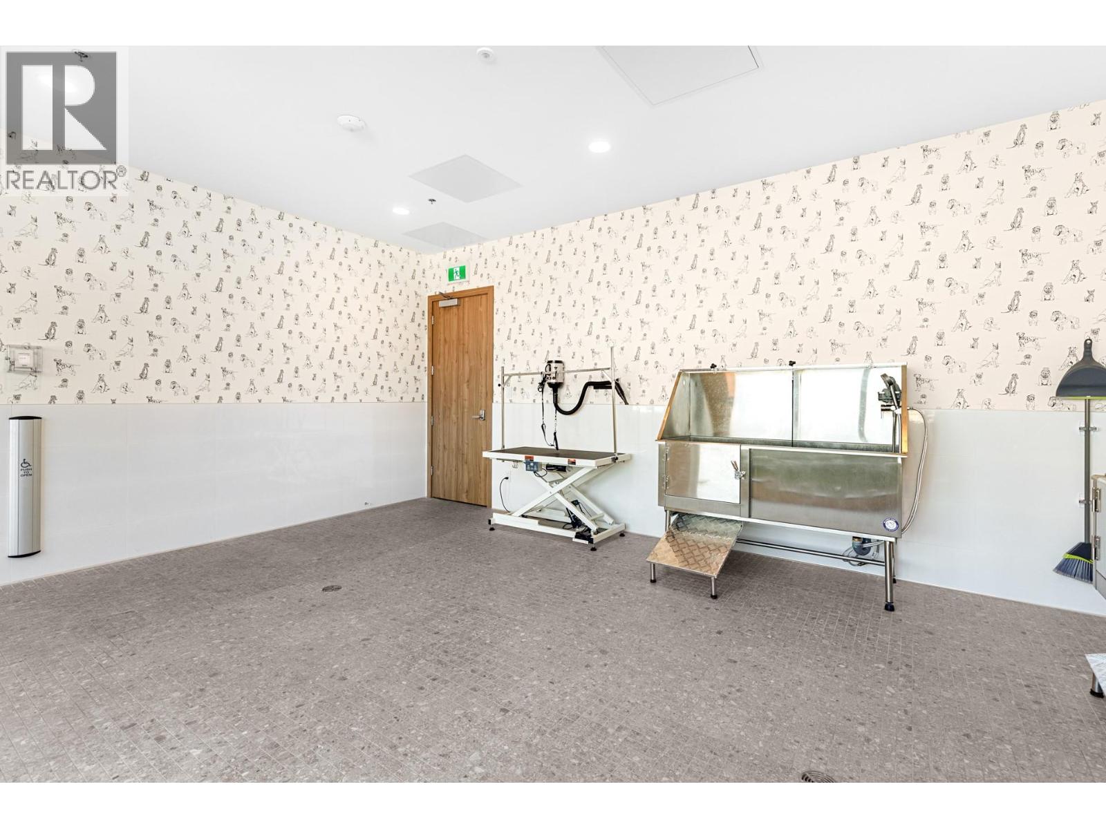 #1407 238 Leon Avenue - 41