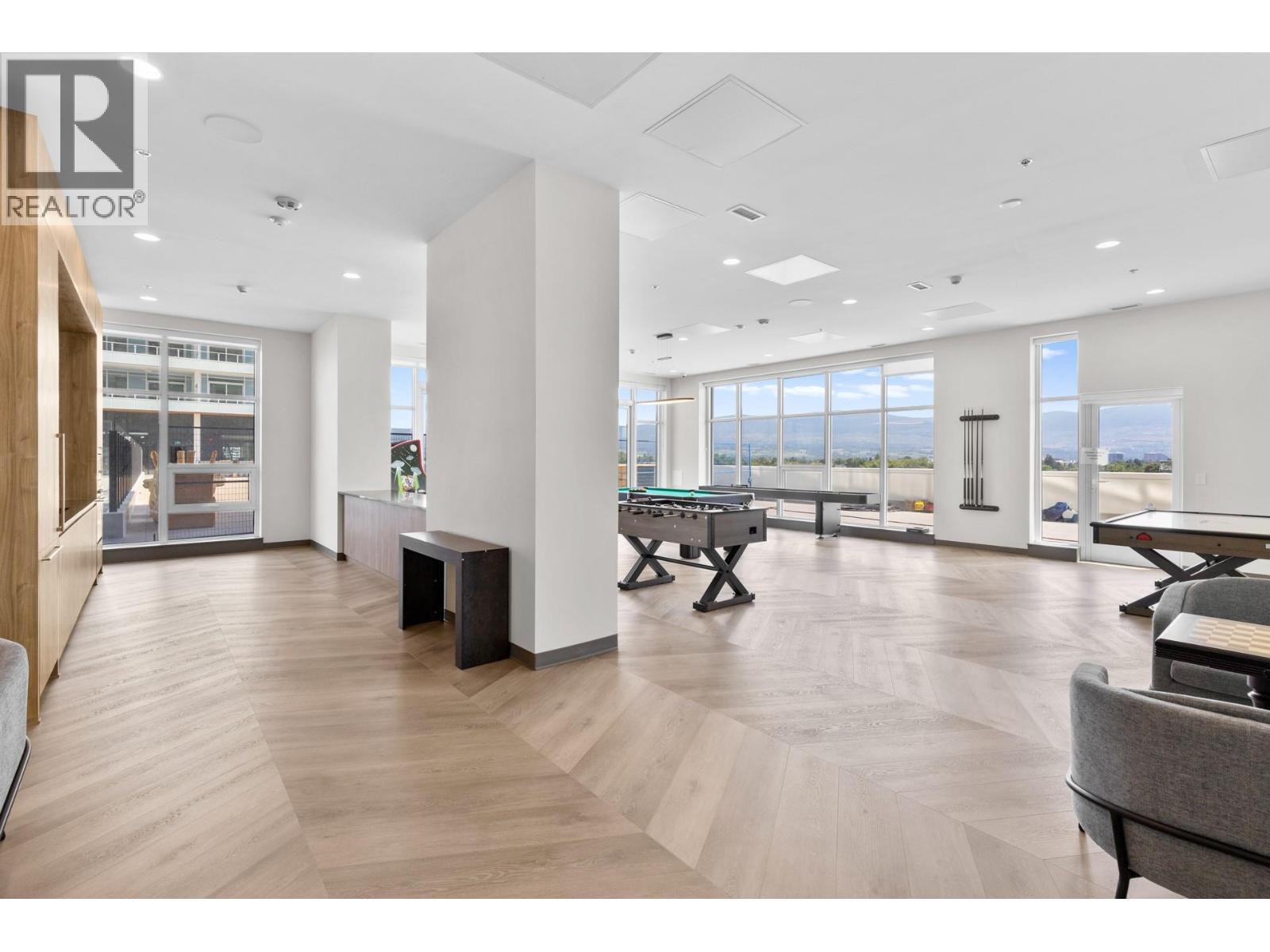 #1407 238 Leon Avenue - 58