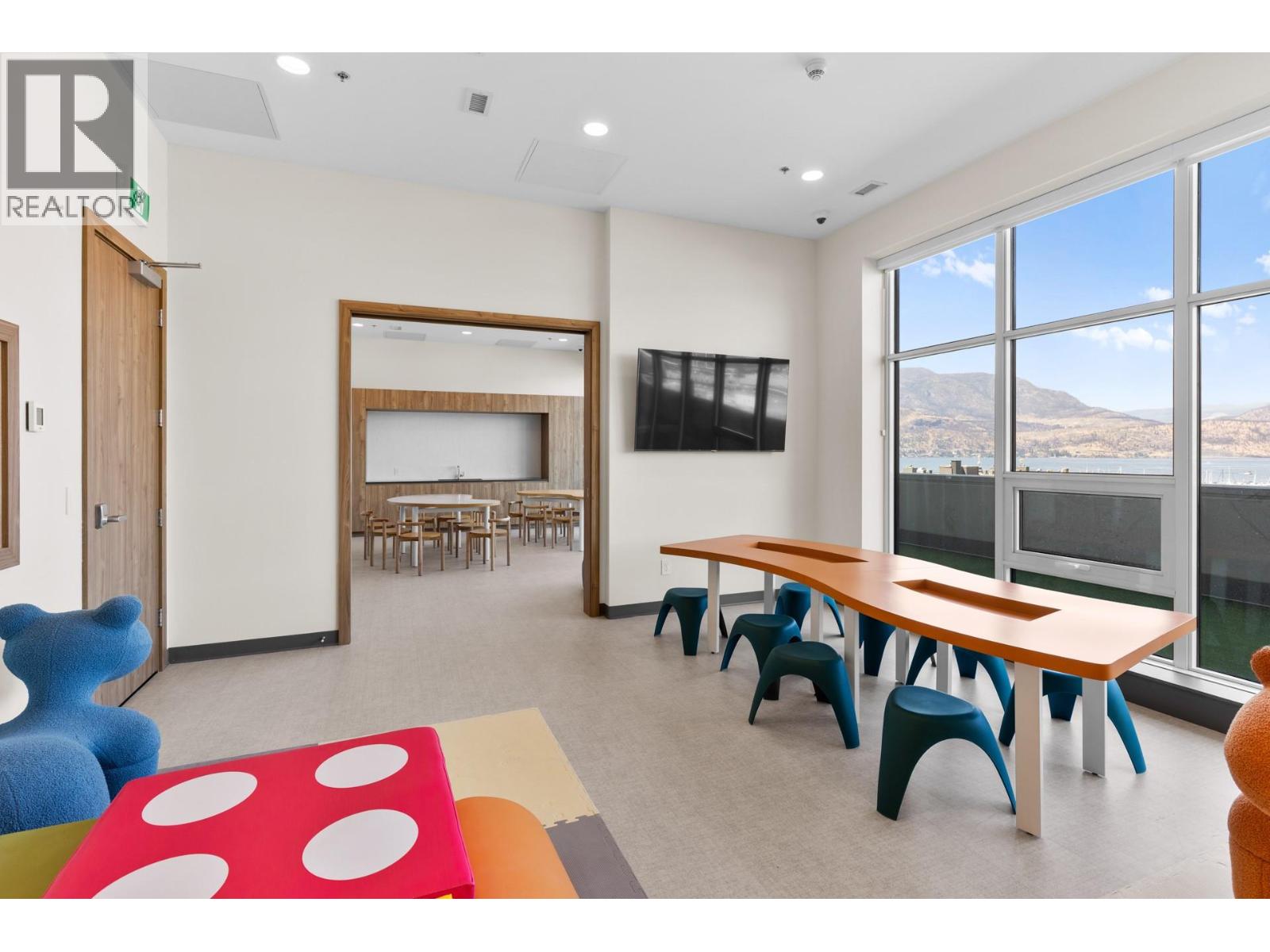 #1407 238 Leon Avenue - 63