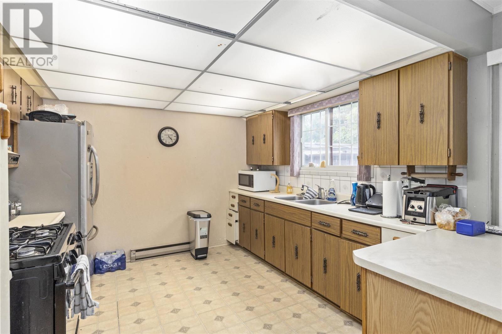 742 Pine ST - 7