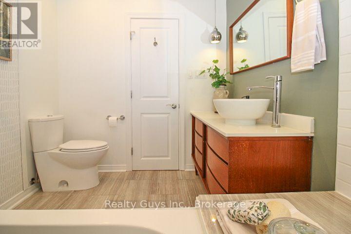 734 Sherbrooke Street, Peterborough, ON photo 32