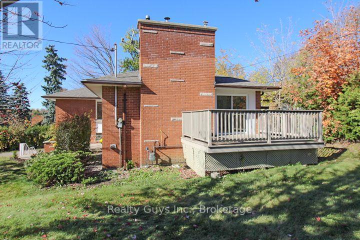 734 Sherbrooke Street, Peterborough, ON photo 5