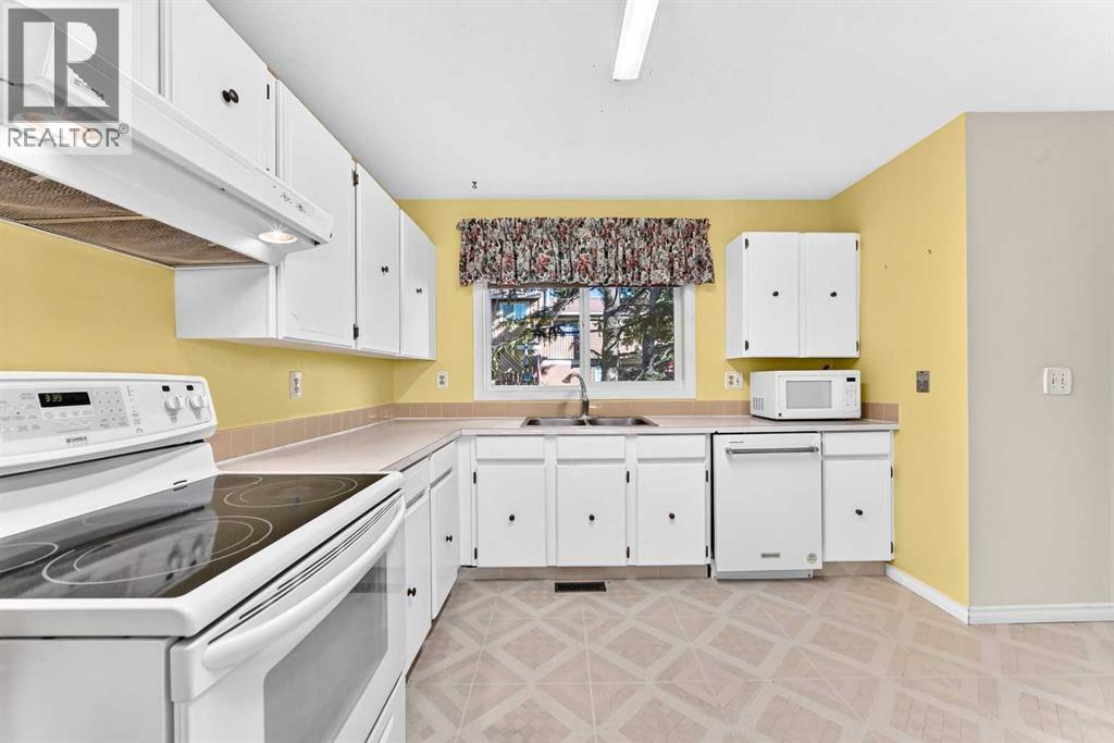 17, 4940 39 Avenue SW photo 2