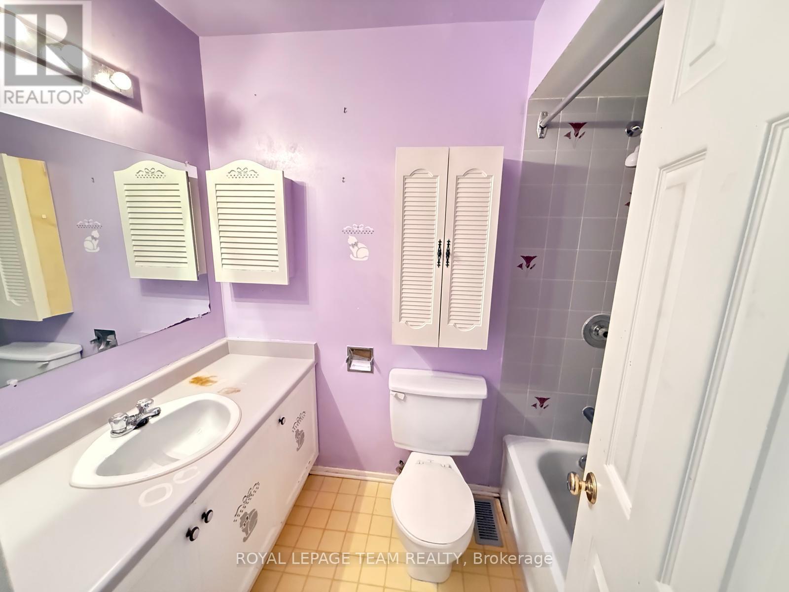 Commercial Properties for Sale in Ottawa – 86 HUMMINGBIRD CRESCENT – By Peter Sagos - Image 18
