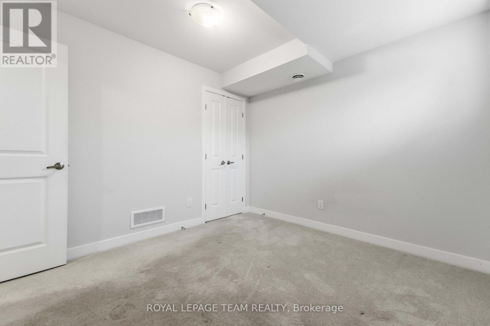 Commercial Properties for Sale in Ottawa – 834 RALPH HENNESSY AVENUE – By Peter Sagos - Image 24