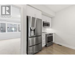 834 Ralph Hennessy Avenue, Ottawa, ON K1X0E4 Photo 10