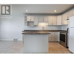 Family room - 82 Walsh Crescent, Stratford, ON N5A7X8 Photo 11