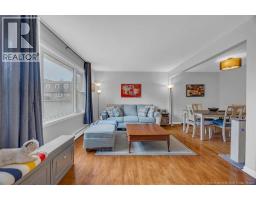 14 Hampton Manor, photo 2
