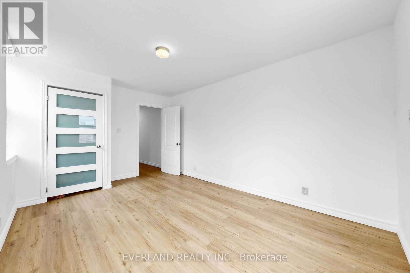 C- 20 King Street East, Oshawa, ON photo 10