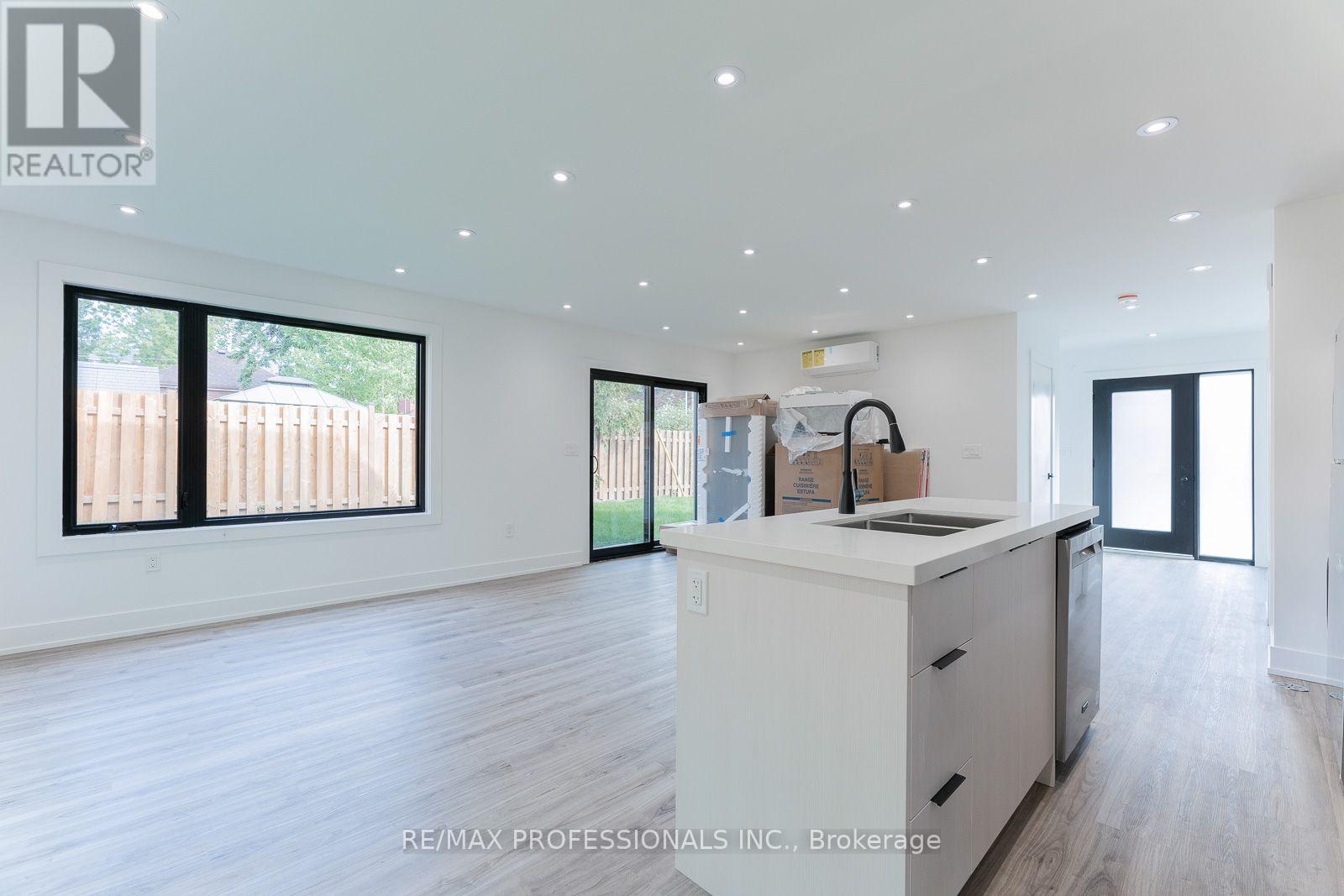 GRDNSUITE - 38 THIRTY THIRD STREET, Toronto (Long Branch) — photo 9