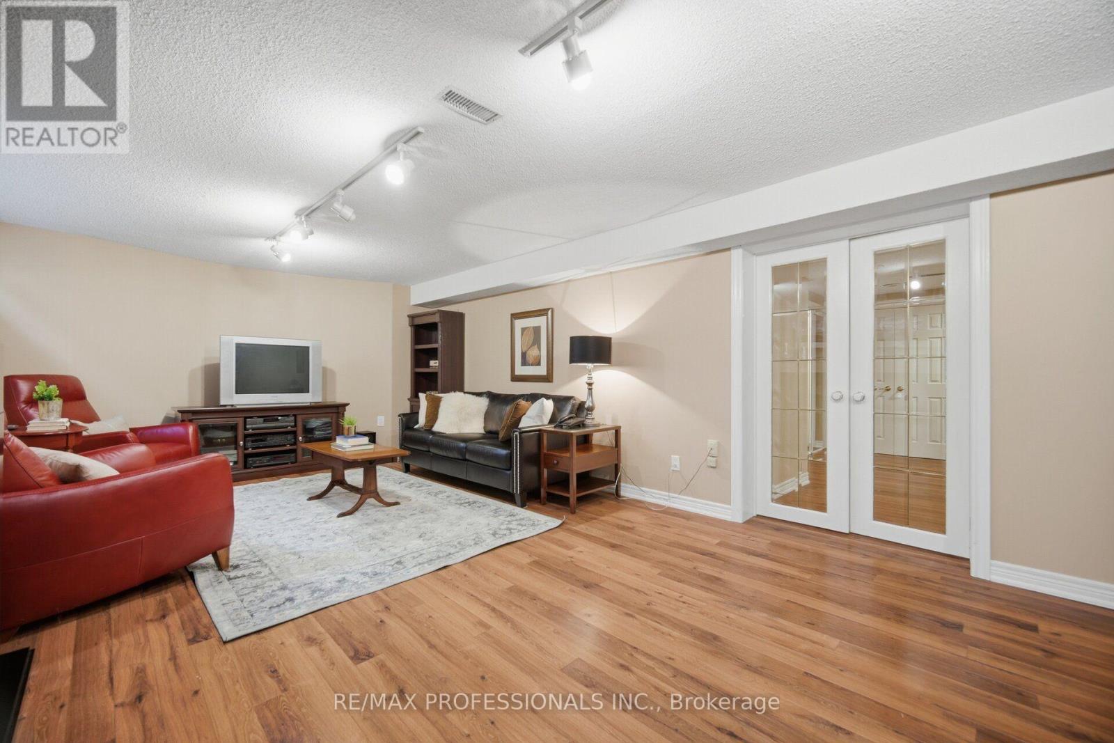14 Strathdee Drive, Toronto, ON photo 32