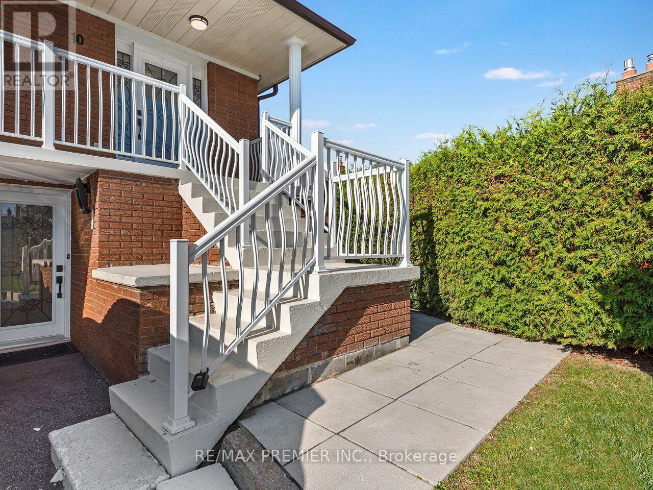 10 Bruno Court, Toronto, ON photo 2