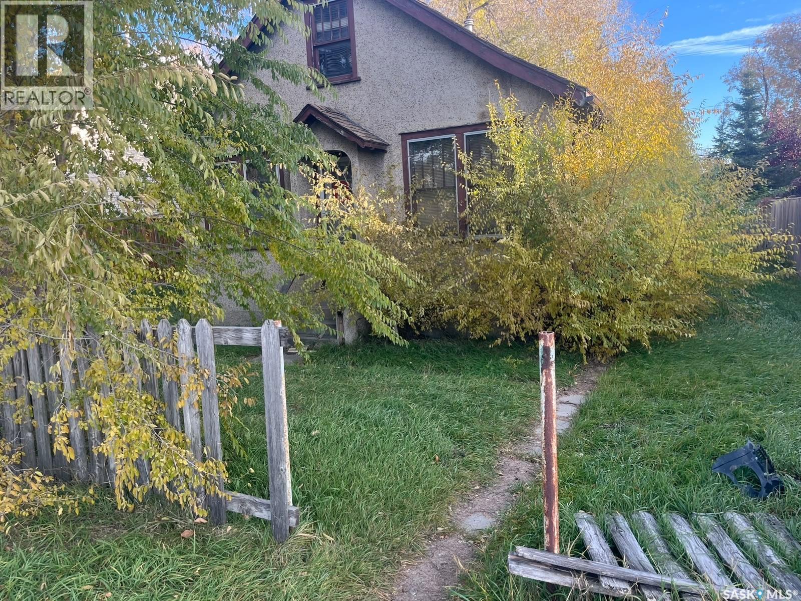 902 Gray AVENUE, Saskatoon — photo 2