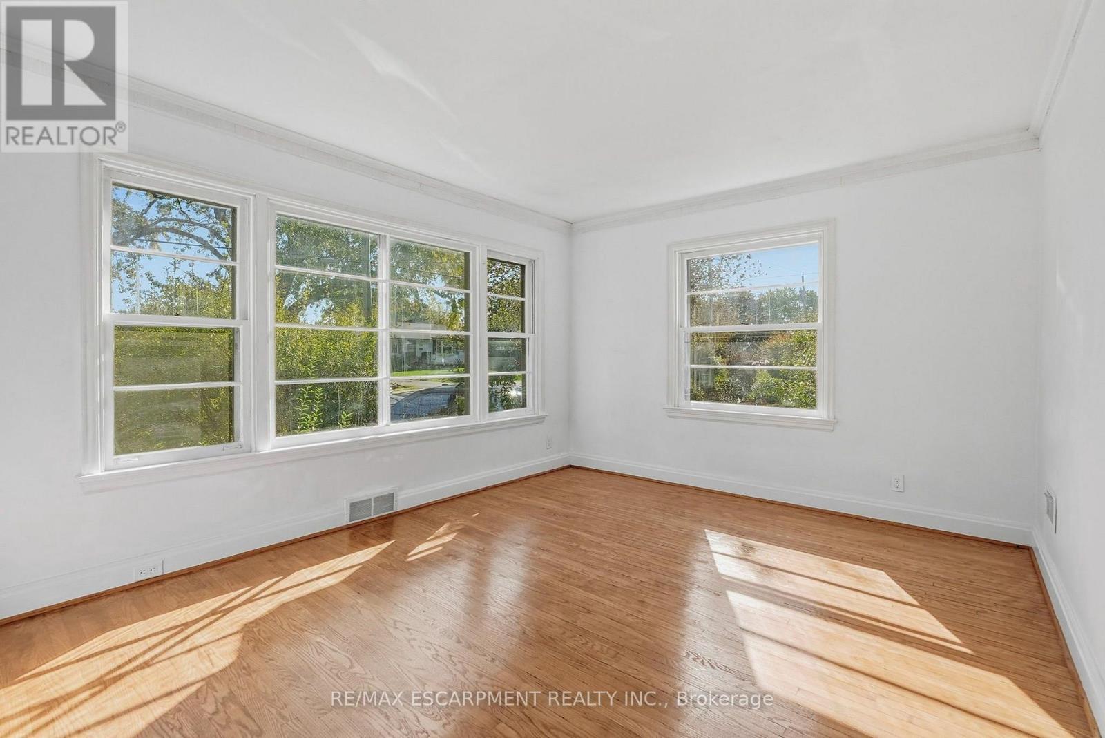 55 Lakeview Avenue, Grimsby, ON photo 8