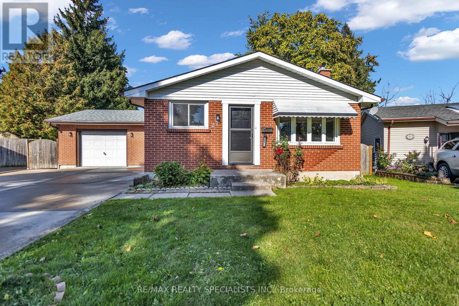 27 TOULON Crescent, London East, ON photo 3