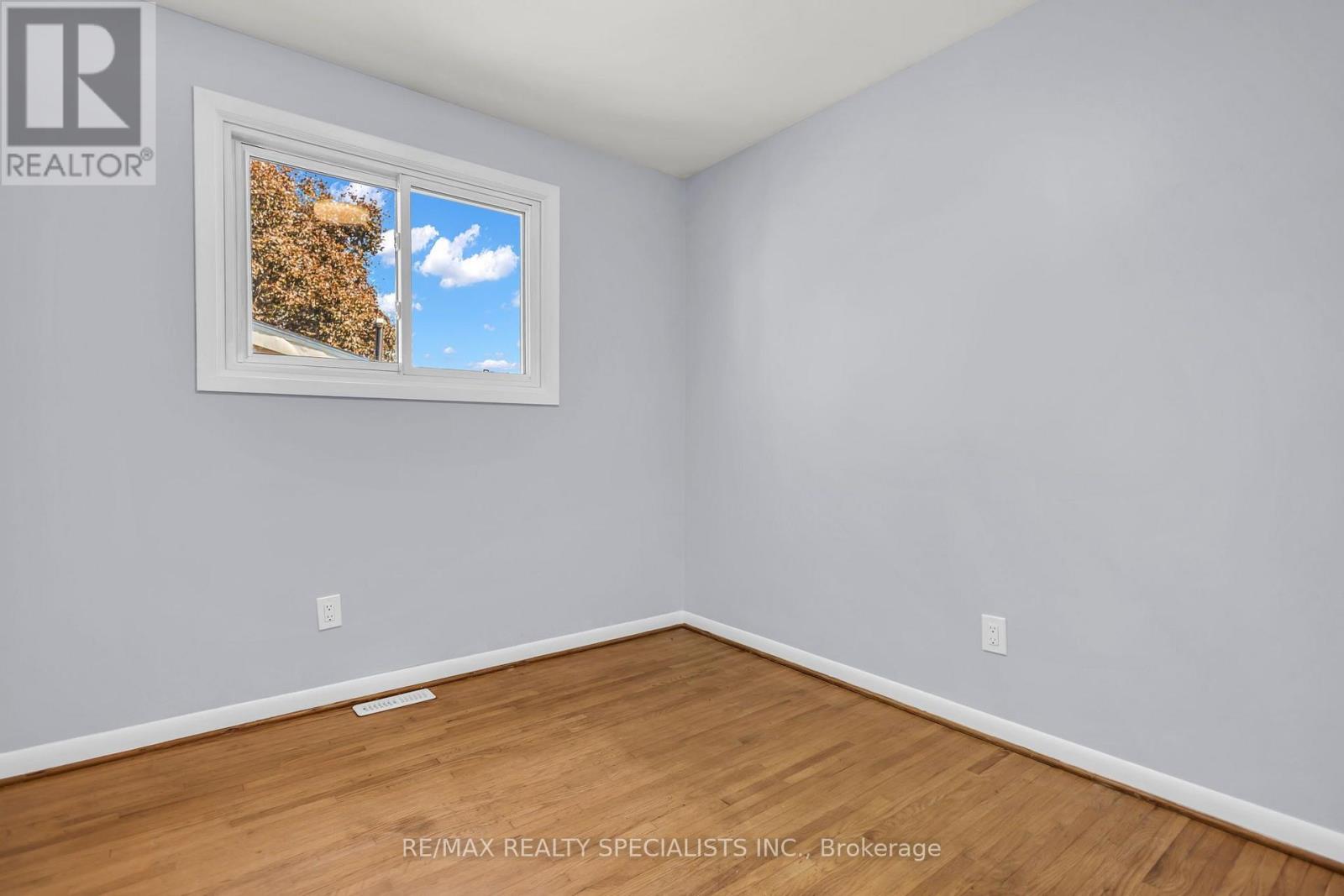 27 TOULON Crescent, London East, ON photo 32
